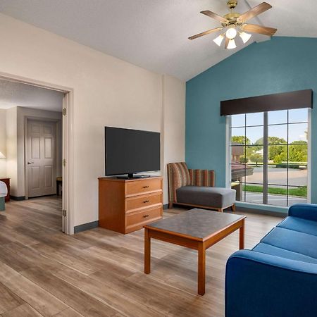 La Quinta Inn By Wyndham Columbus Airport Area Bagian luar foto