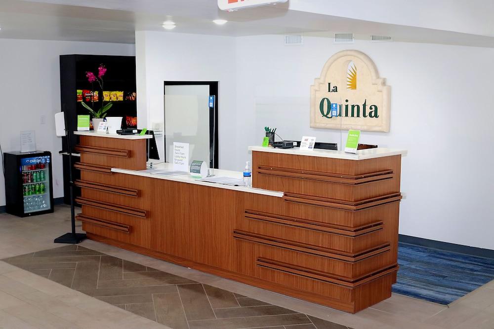 La Quinta Inn By Wyndham Columbus Airport Area Bagian luar foto