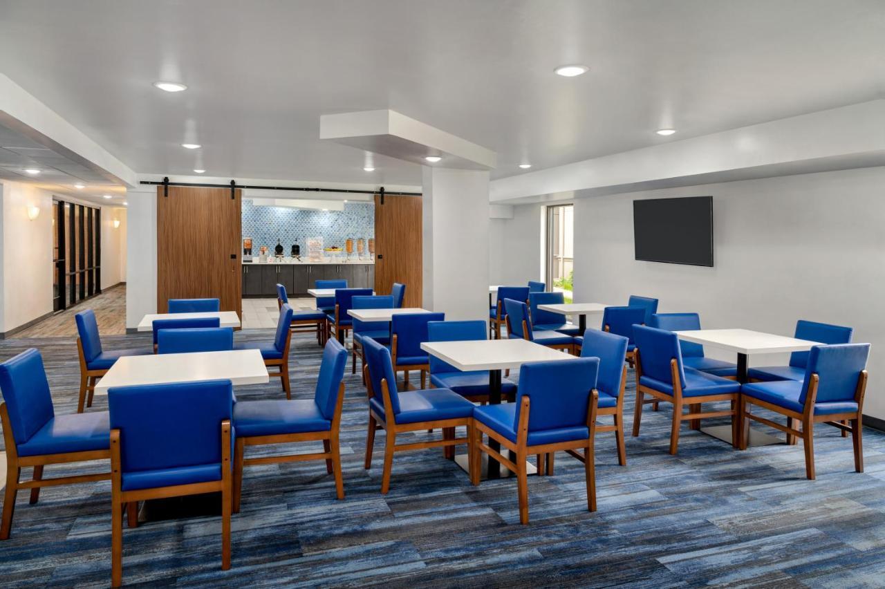 La Quinta Inn By Wyndham Columbus Airport Area Bagian luar foto