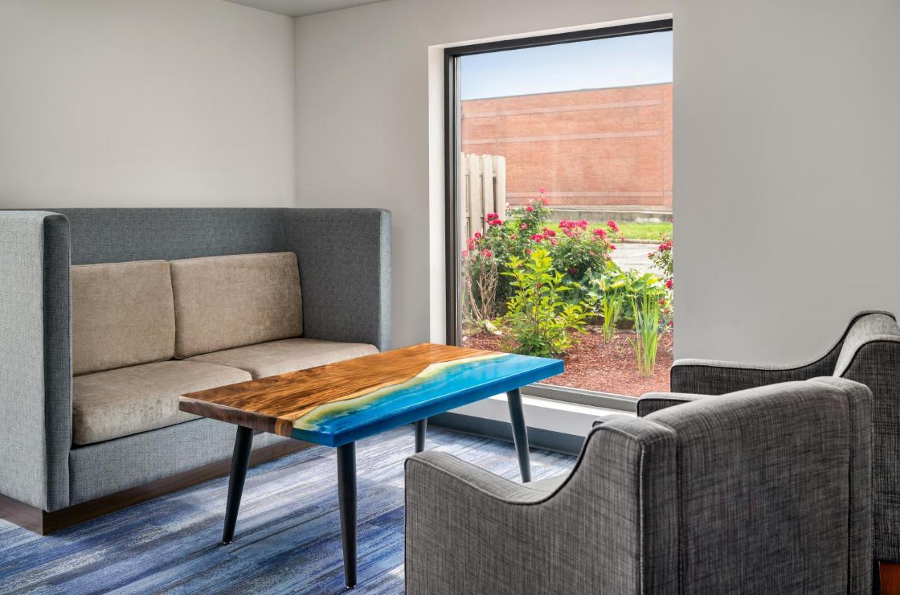 La Quinta Inn By Wyndham Columbus Airport Area Bagian luar foto