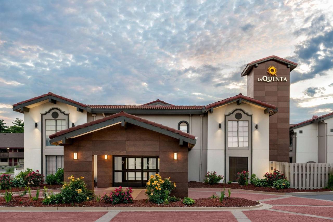 La Quinta Inn By Wyndham Columbus Airport Area Bagian luar foto