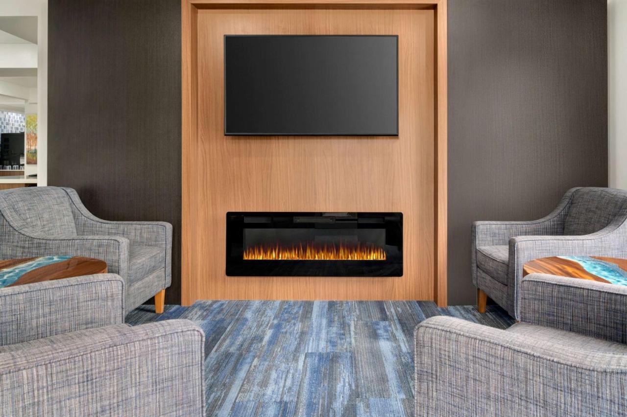 La Quinta Inn By Wyndham Columbus Airport Area Bagian luar foto