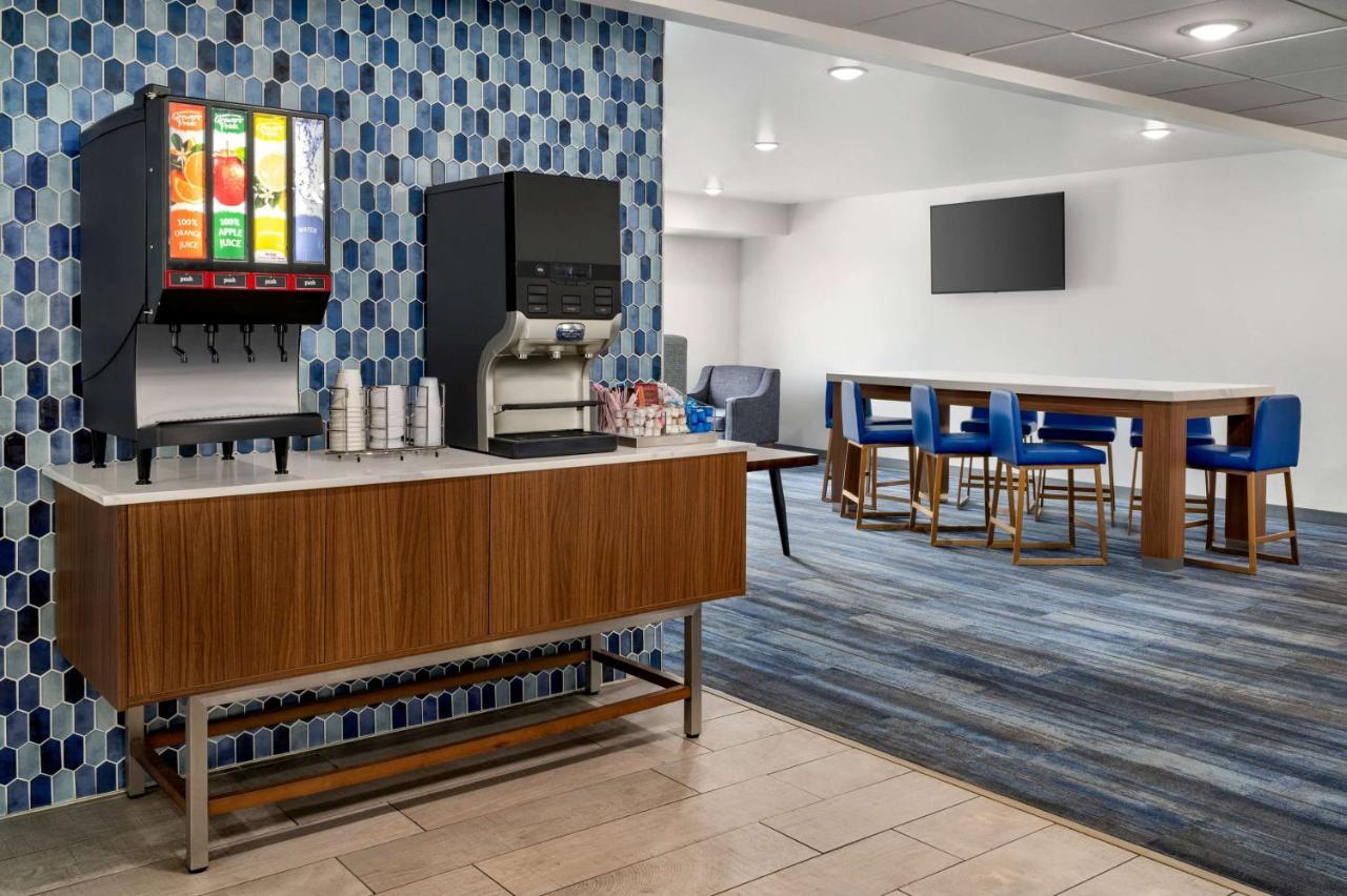 La Quinta Inn By Wyndham Columbus Airport Area Bagian luar foto