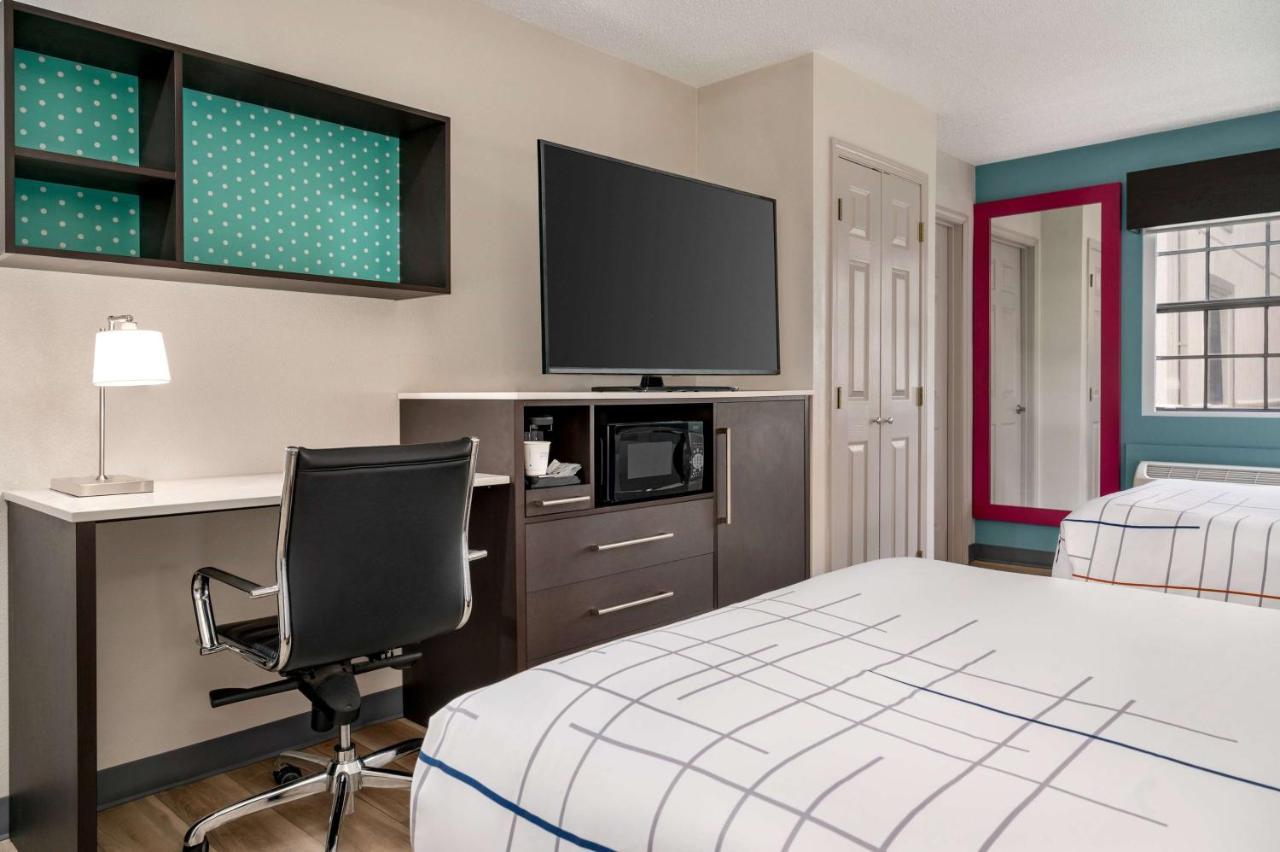La Quinta Inn By Wyndham Columbus Airport Area Bagian luar foto