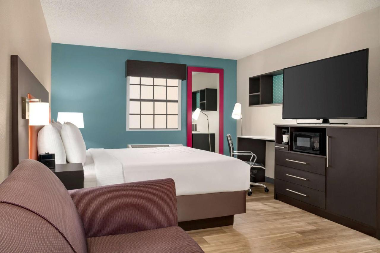 La Quinta Inn By Wyndham Columbus Airport Area Bagian luar foto