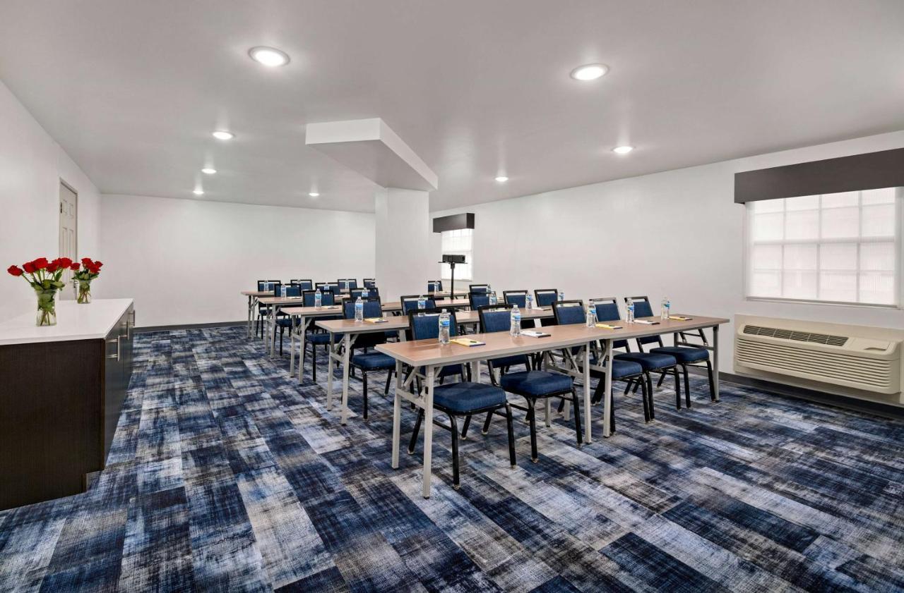 La Quinta Inn By Wyndham Columbus Airport Area Bagian luar foto