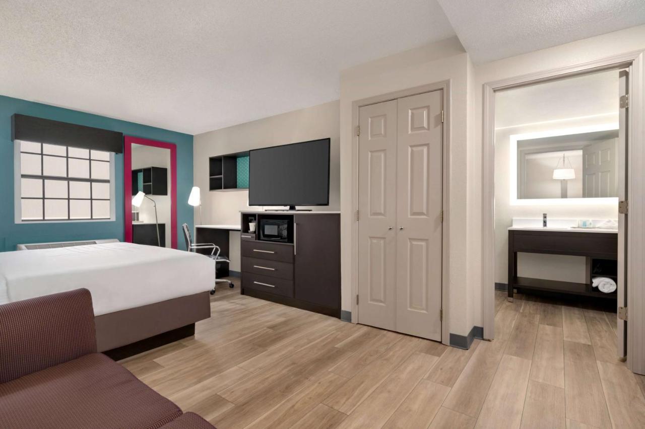 La Quinta Inn By Wyndham Columbus Airport Area Bagian luar foto