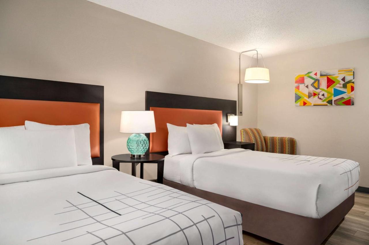 La Quinta Inn By Wyndham Columbus Airport Area Bagian luar foto