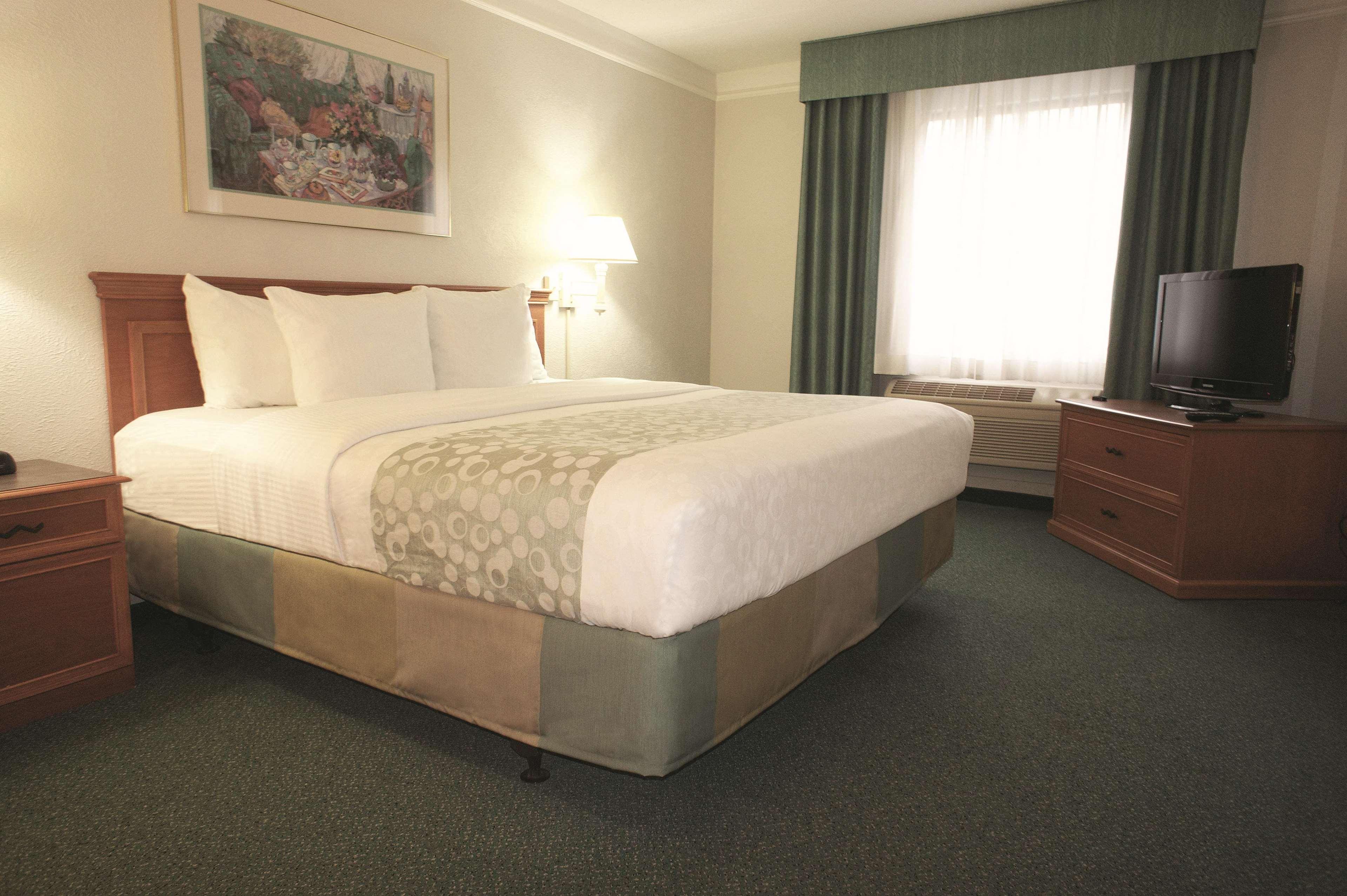 La Quinta Inn By Wyndham Columbus Airport Area Bagian luar foto