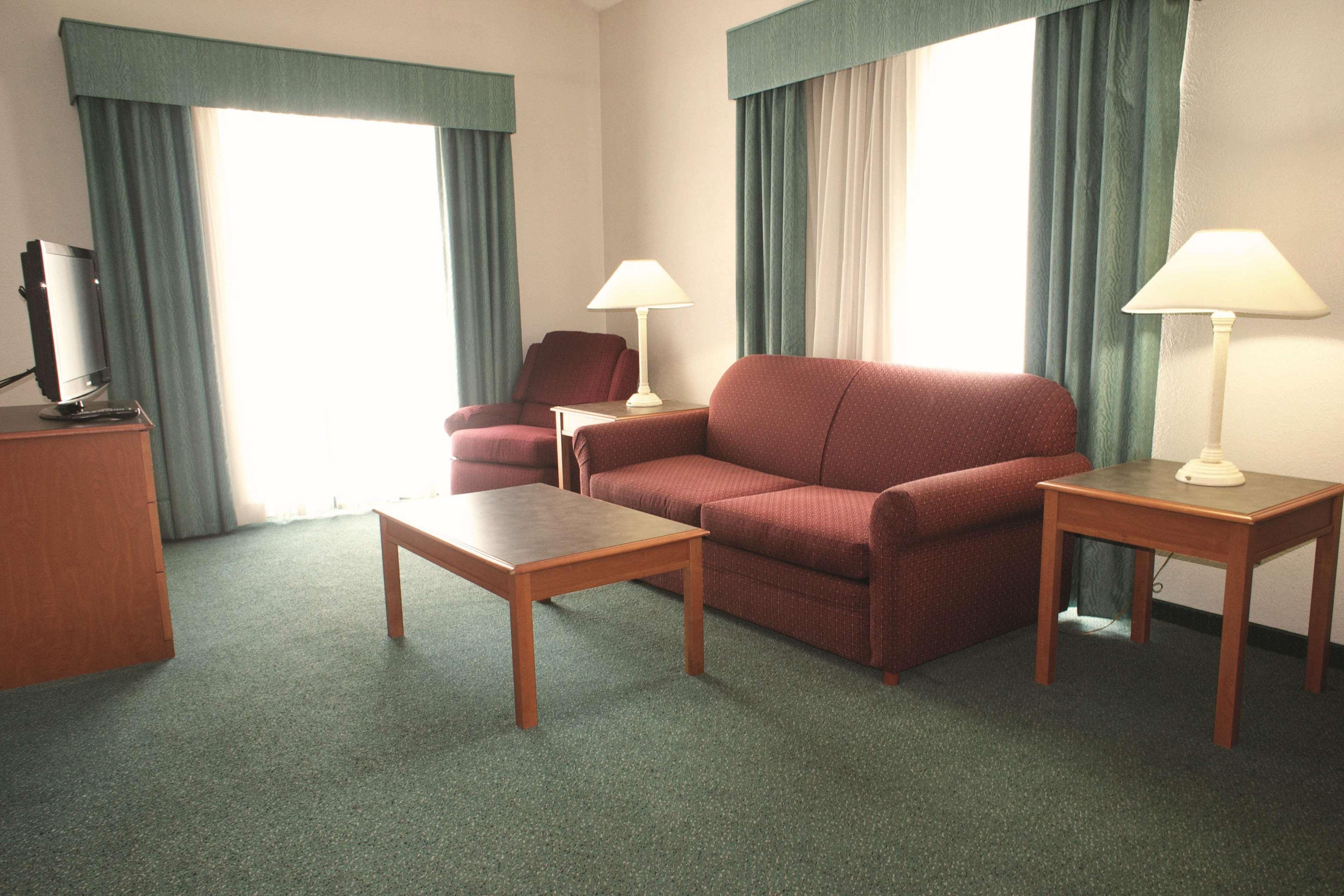 La Quinta Inn By Wyndham Columbus Airport Area Bagian luar foto