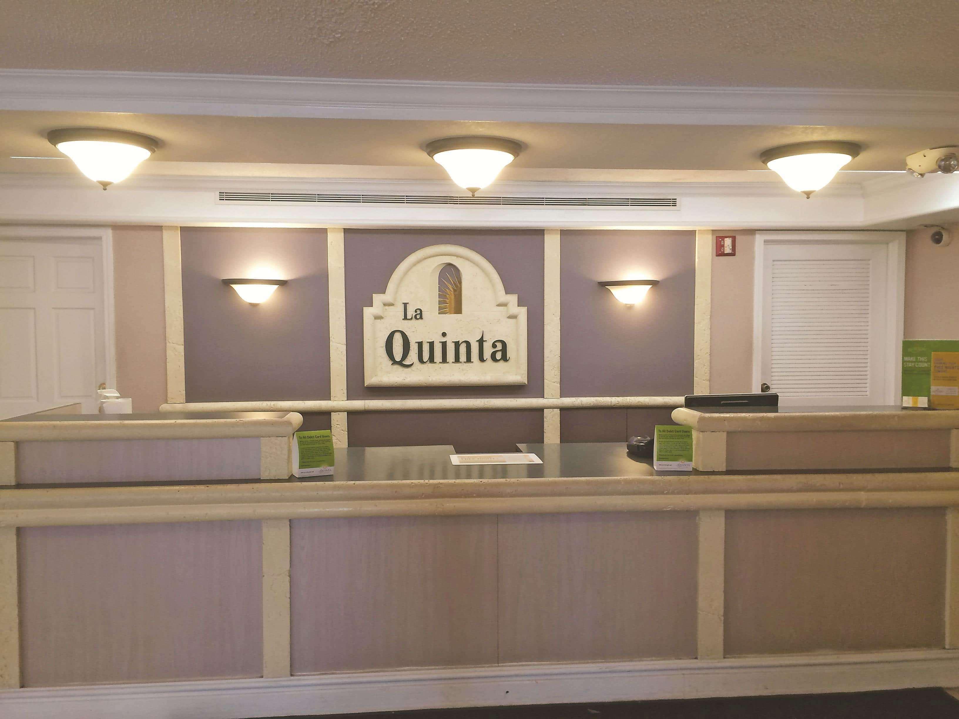 La Quinta Inn By Wyndham Columbus Airport Area Bagian luar foto