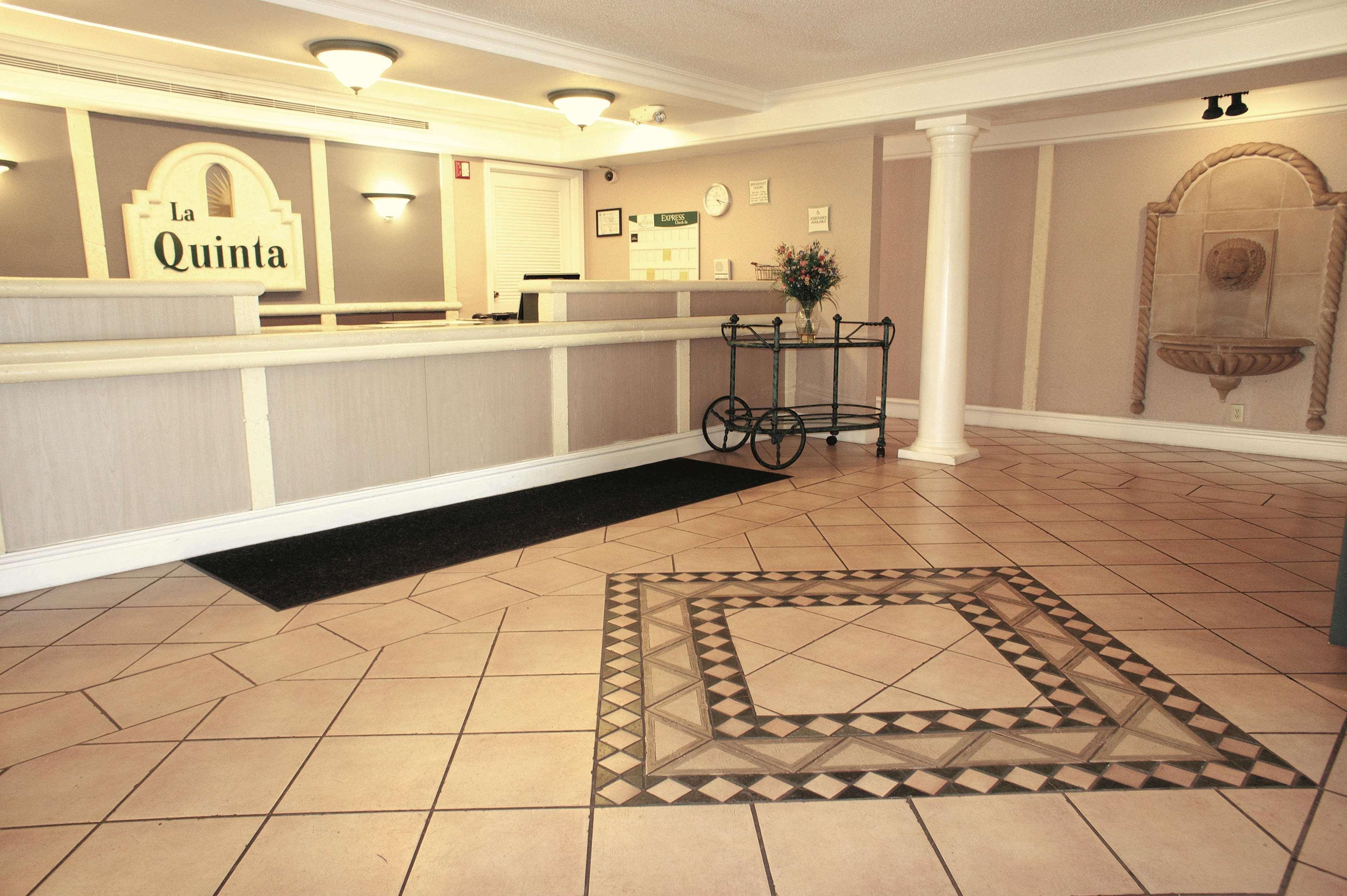 La Quinta Inn By Wyndham Columbus Airport Area Bagian luar foto