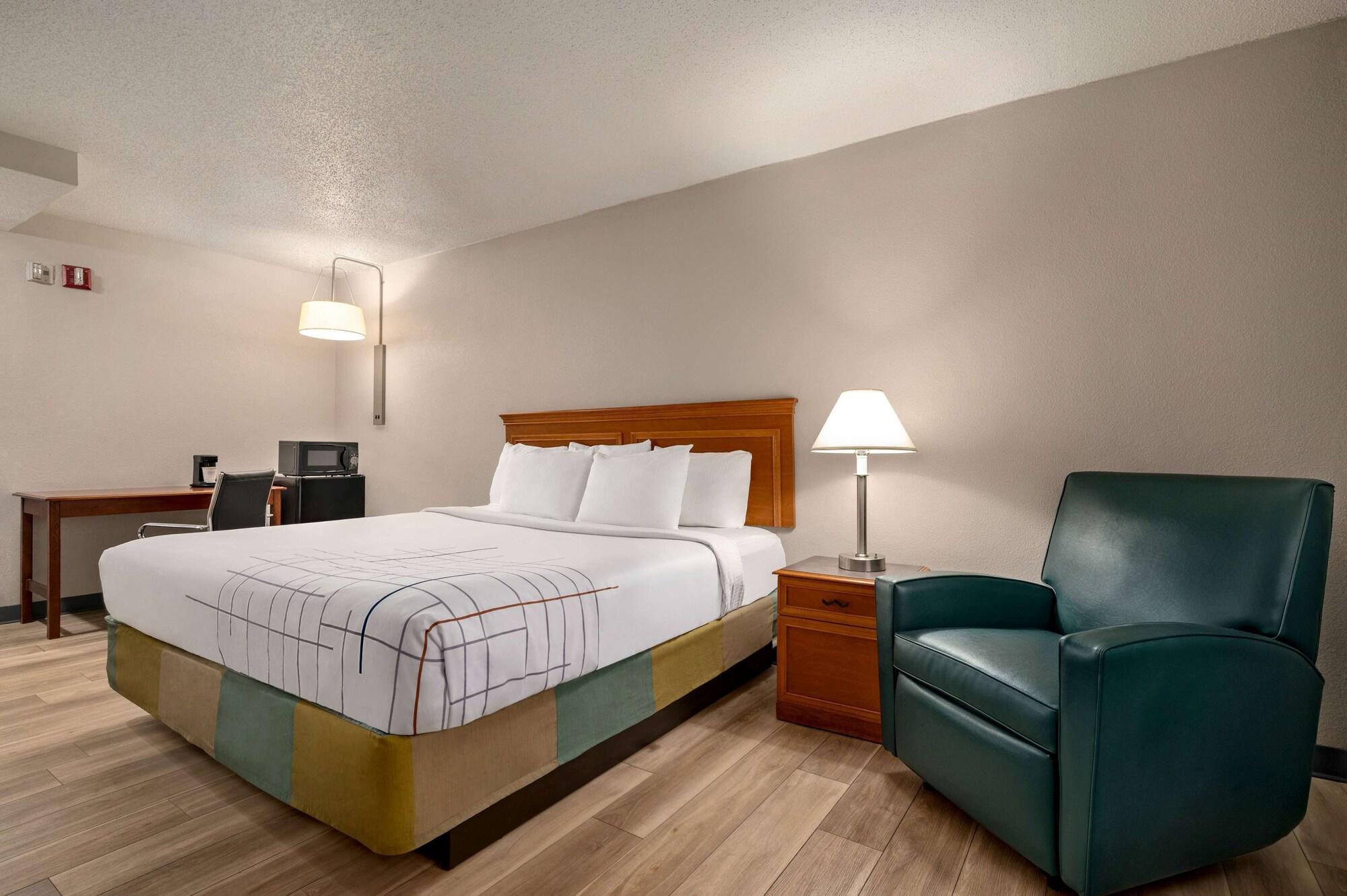 La Quinta Inn By Wyndham Columbus Airport Area Bagian luar foto