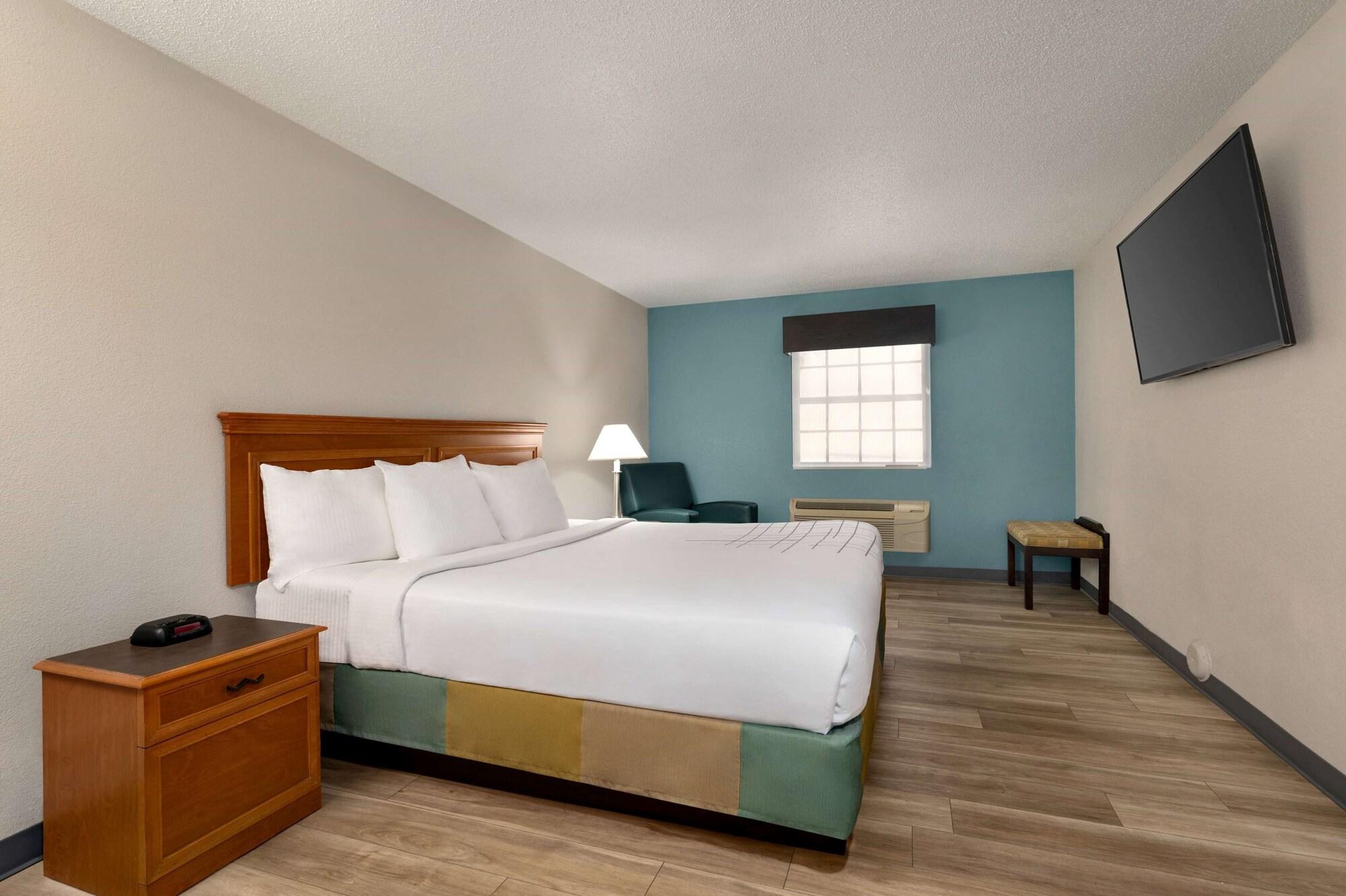 La Quinta Inn By Wyndham Columbus Airport Area Bagian luar foto