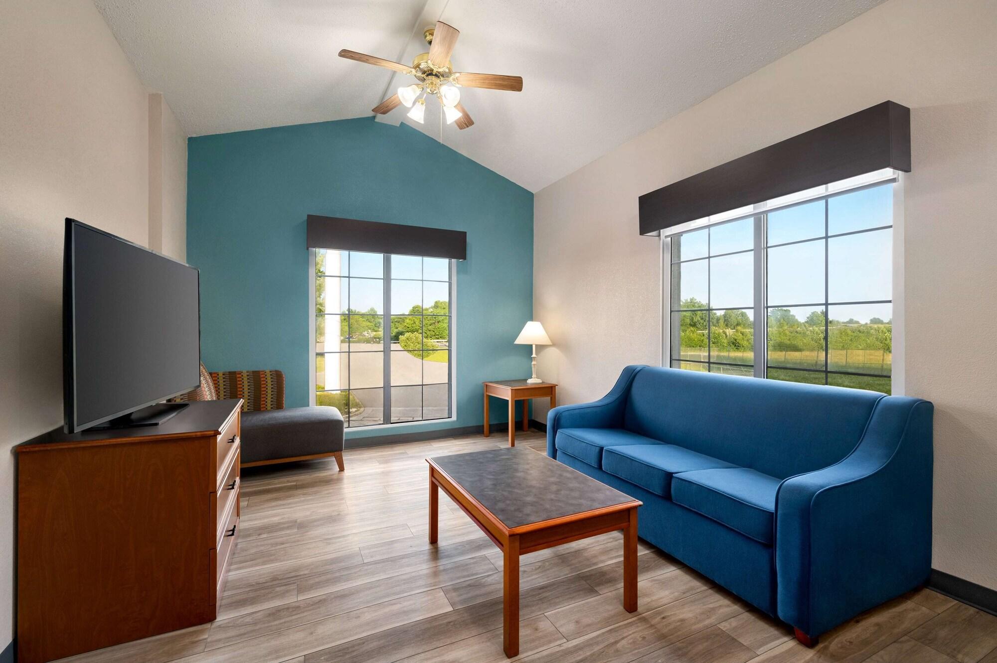 La Quinta Inn By Wyndham Columbus Airport Area Bagian luar foto