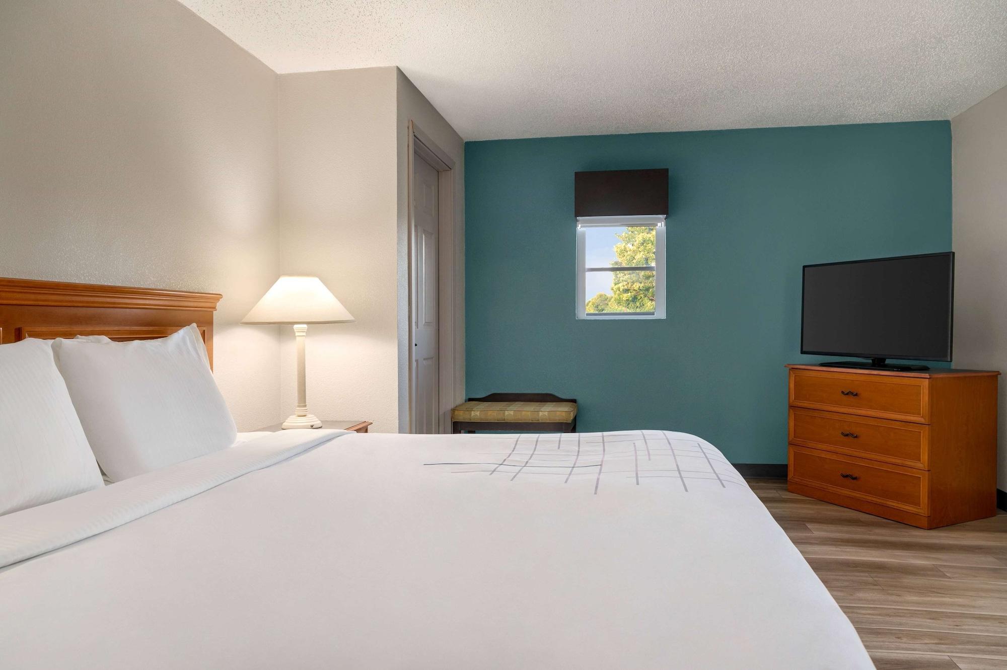 La Quinta Inn By Wyndham Columbus Airport Area Bagian luar foto