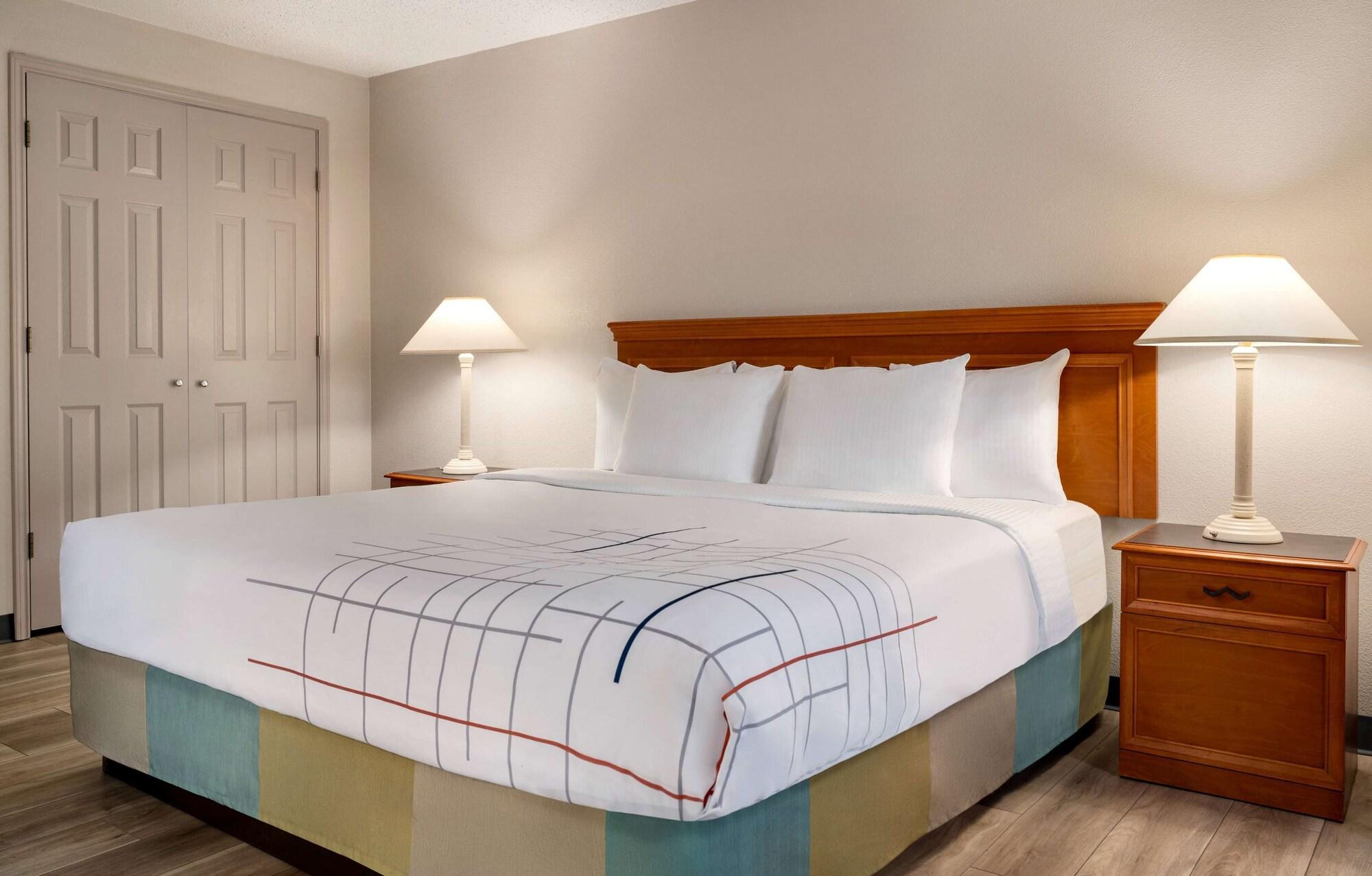 La Quinta Inn By Wyndham Columbus Airport Area Bagian luar foto
