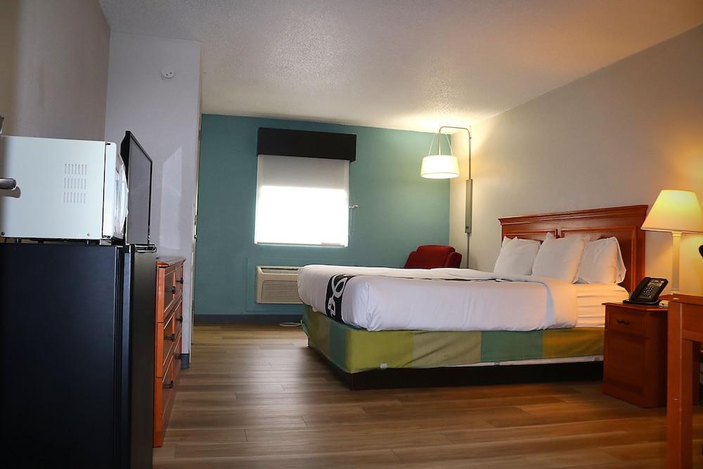 La Quinta Inn By Wyndham Columbus Airport Area Bagian luar foto