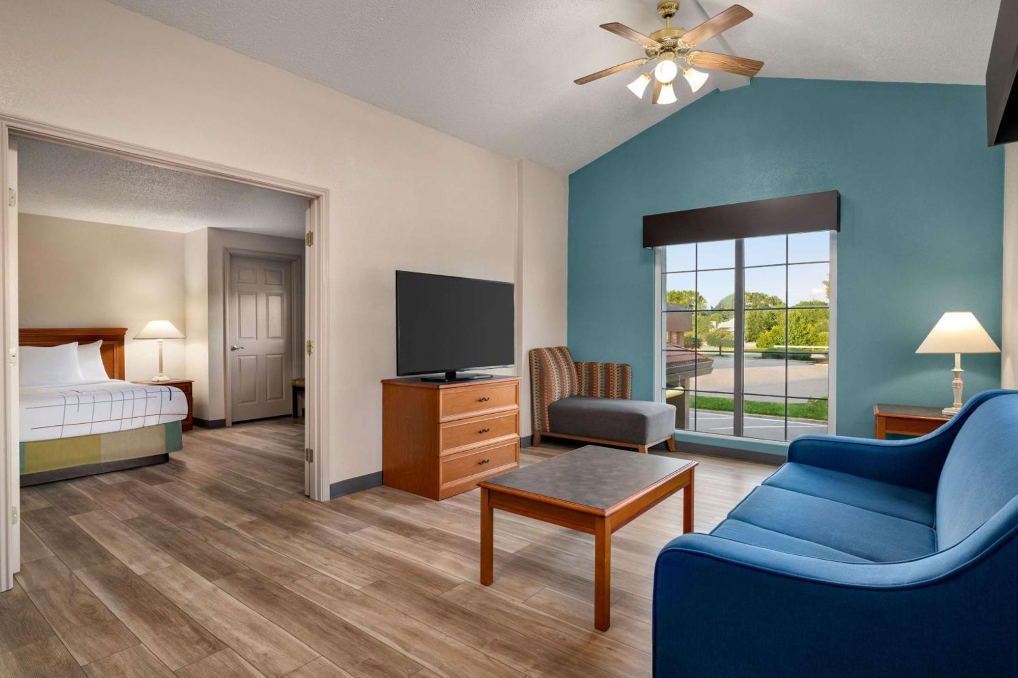 La Quinta Inn By Wyndham Columbus Airport Area Bagian luar foto